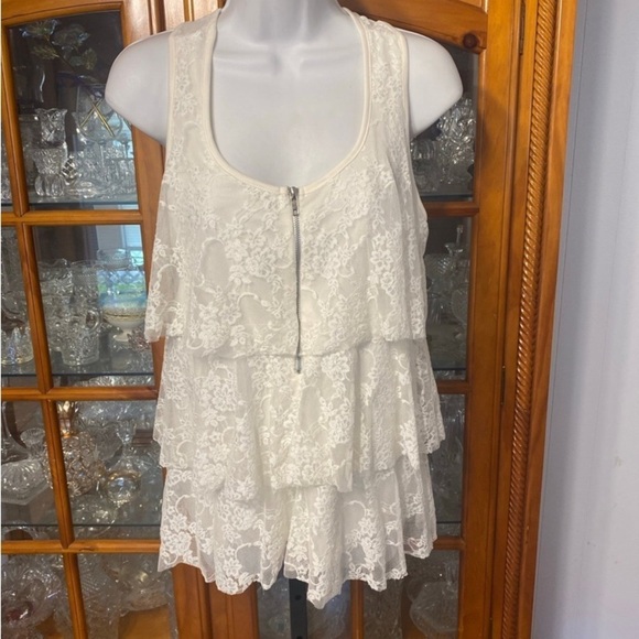 julie's closet Tops - Julie’s Closet White Lacey Sleeveless Top NWT size L